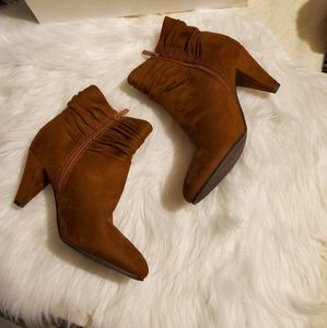 New CLlaudry Suede ankle Boots Size 9
